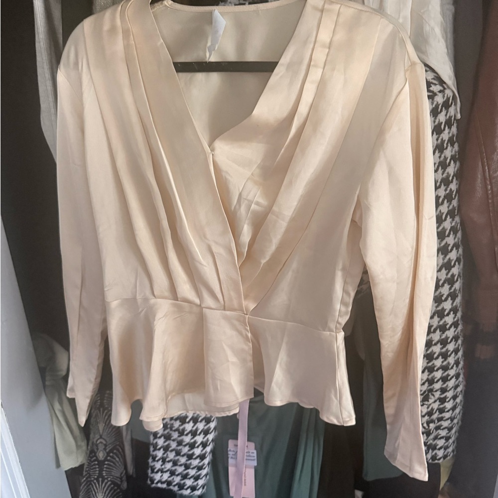 Astr Cream Satin V-Neck Peplum Top